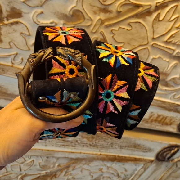 Vintage Bechelli Wolf Head Embroidered Velvet Belt. main image 8